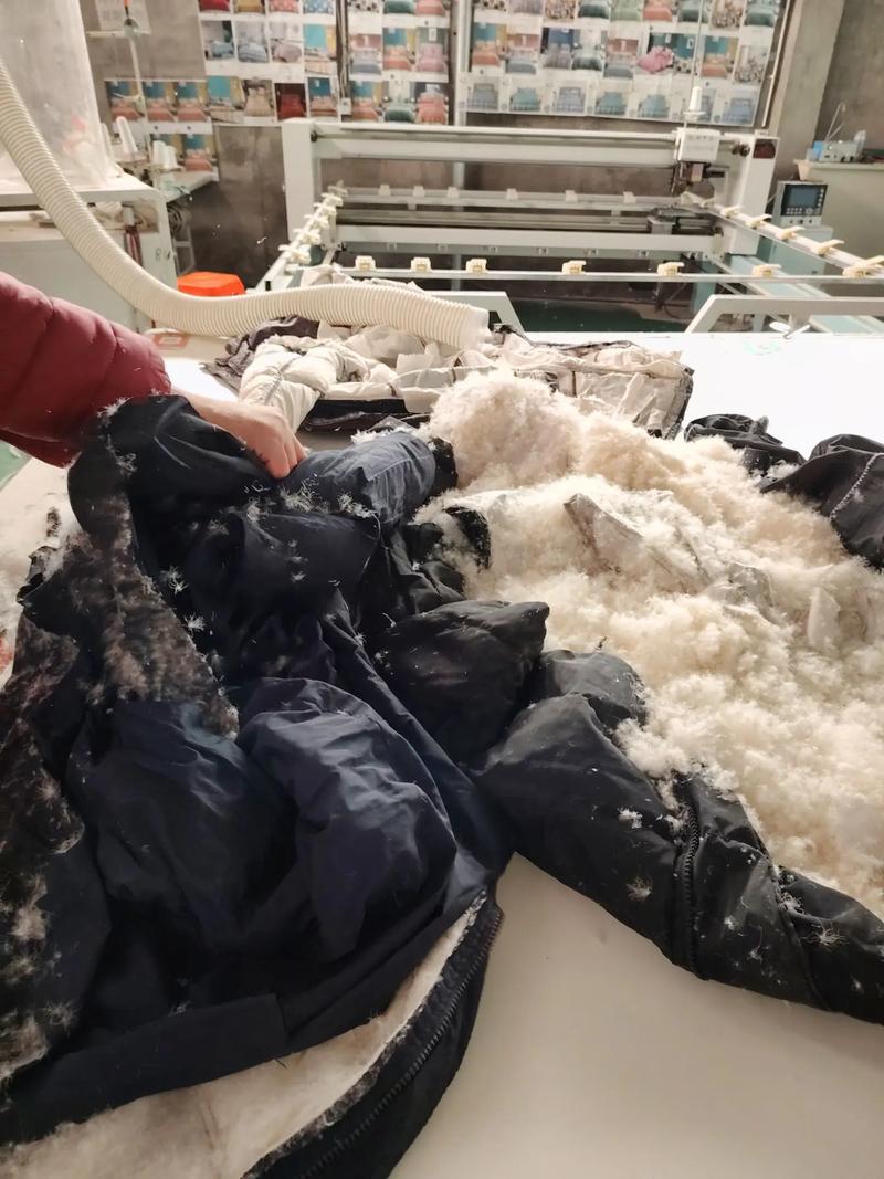 舊羽絨服加工羽絨被廢物利用 #現(xiàn)場實(shí)拍 #工作實(shí)拍 #實(shí)體
